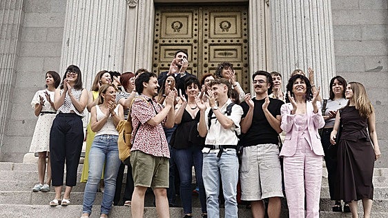 El Congreso aprueba castigar con hasta dos años de cárcel las terapias de conversión para personas LGTBIQ+