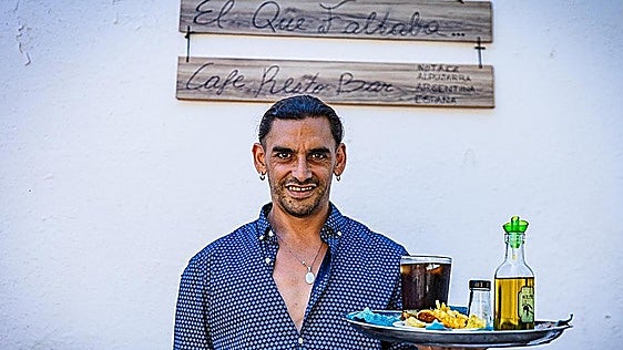 El bar con 'mini-super' que llena de vida un pueblo de Granada de solo 127 habitantes