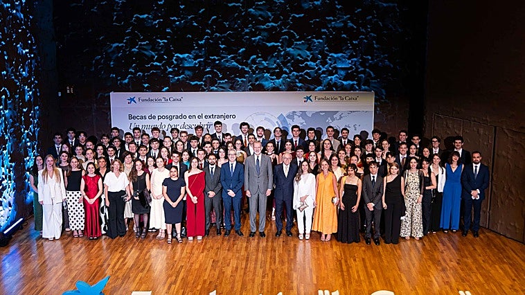 El Rey preside la entrega de las becas de posgrado en el extranjero de la Fundación 'la Caixa'