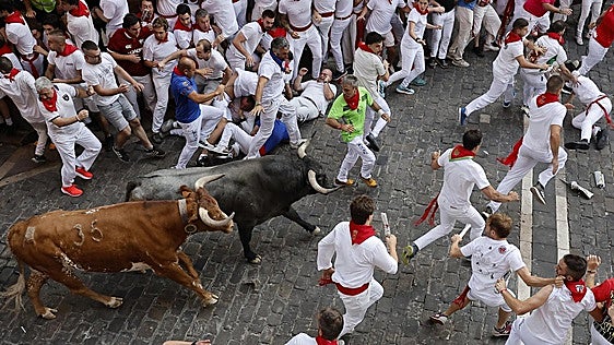 El quinto encierro de San Fermín, en imágenes