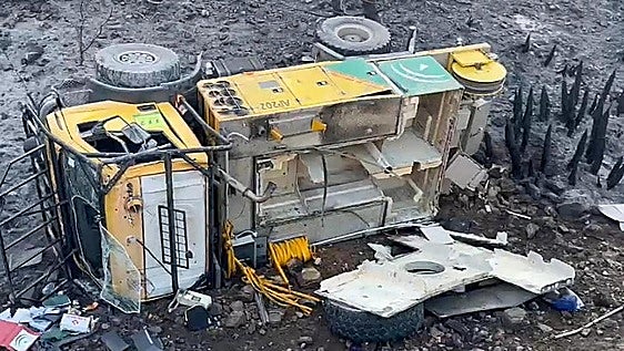 Dos bomberos del Infoca resultan heridos tras sufrir un accidente con su camión en Bédar