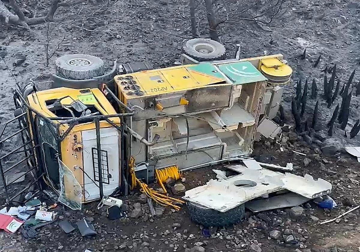 Dos bomberos del Infoca resultan heridos tras sufrir un accidente con su camión en Bédar