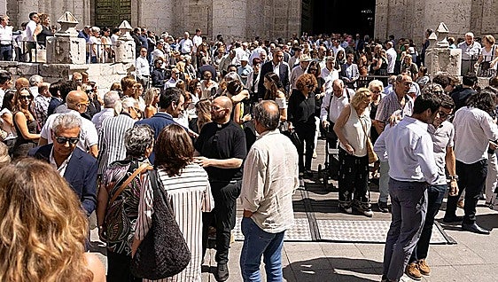 Carlota, la hija del bodeguero Iván Sanz y única superviviente del terrible accidente, «ya está en casa»