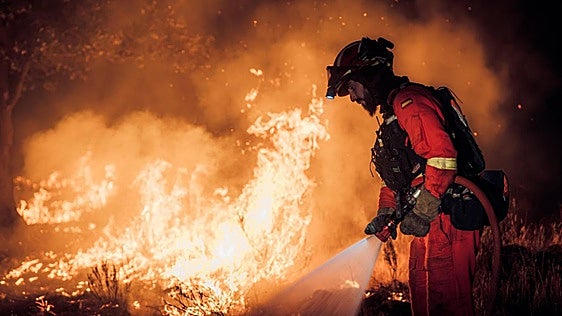 El incendio de Toledo puede superar las 1.000 hectáreas y ha causado daños en viviendas