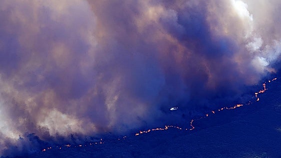 Qué significa que un incendio esté «fuera de la capacidad de extinción»: cuatro claves para entender la expresión