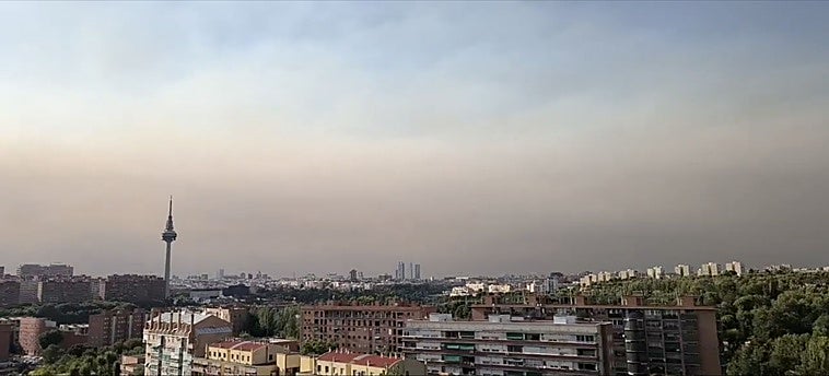 El humo y las cenizas de los incendios forestales alcanzan Madrid