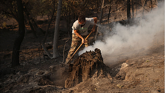 El peligro de respirar el humo del incendio: desde neumonía a asma e infarto