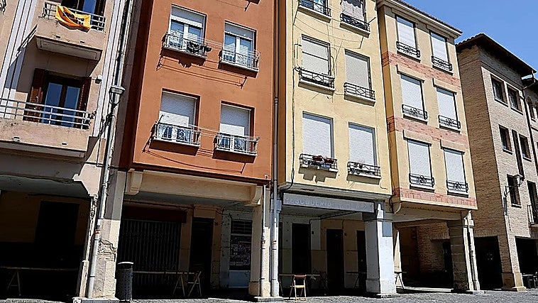 Muere al caer de un balcón cuando huía de la policía tras un presunto caso de violencia de género en Navarra
