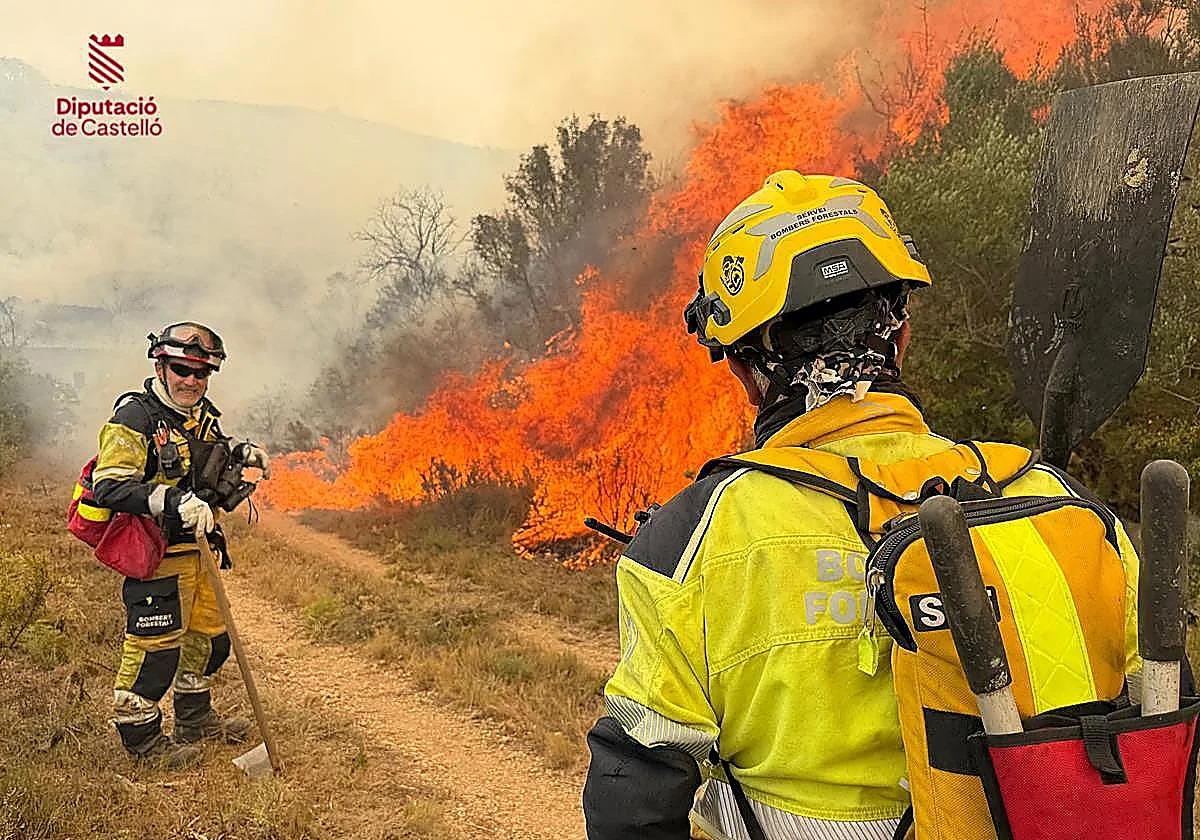 Imágenes del incendio en Tírig.