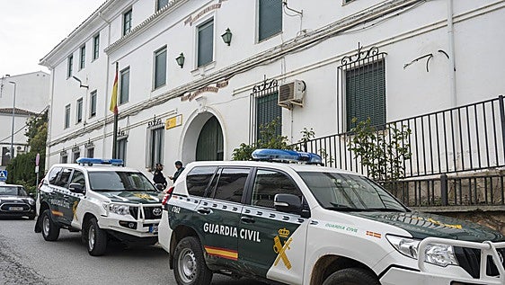 Hallan muertos a cuchilladas en Zaragoza al líder agrario Javier Sánchez y a su mujer, en su domicilio