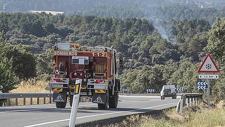 El incendio de Segovia queda prácticamente controlado pero pendiente del viento