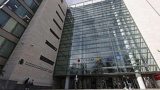 Condenado a 11 años de prisión por violar a una menor en Valencia y amenazarla con difundir sus fotos íntimas