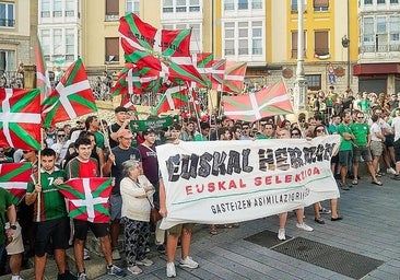 La Polic&iacute;a Nacional detiene a seis personas en Vitoria por intentar agredir a un joven que llevaba una camiseta de la selecci&oacute;n espa&ntilde;ola