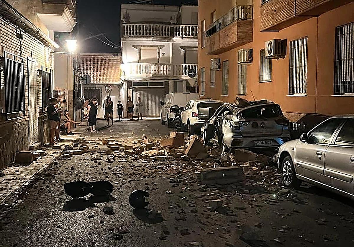 Desprendimientos de cornisas y coches aplastados