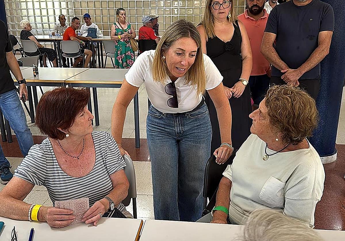 Las reactivaciones y el avance de las llamas dificultan el control del incendio de Las Hurdes