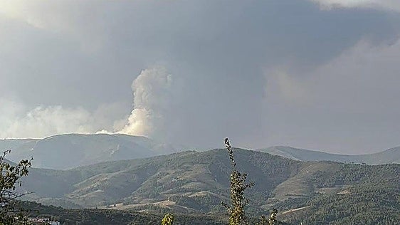 El fuego de Las Hurdes confina a los vecinos de Nuñomoral
