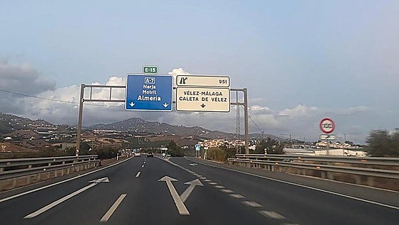 Investigan la muerte de un hombre de 36 años hallado en un vehículo parado en la carretera en Málaga