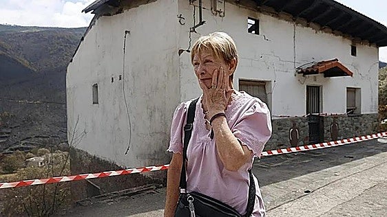 Los primeros vecinos regresan a sus casas tras el incendio en Las Hurdes: «Está todo quemado, es desolador»