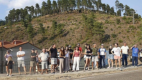 Los evacuados de Cerezal no aguantan más: «Queremos volver al pueblo»