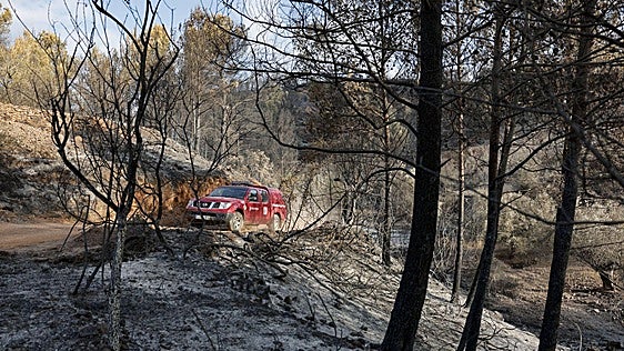 El fuego avanza sin control por la sierra Calderona en Castellón y obliga a evacuar Gátova con un ES-Alert