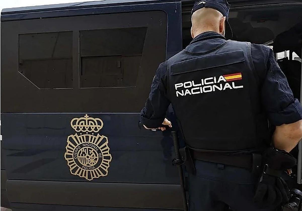 Detenidos dos menores acusados de dar una paliza a un hombre por pedirles que devolvieran un balón a sus hijos
