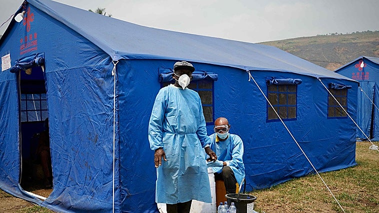 La OMS emite nuevas recomendaciones para frenar el brote de ébola, que deja 35 muertes al día
