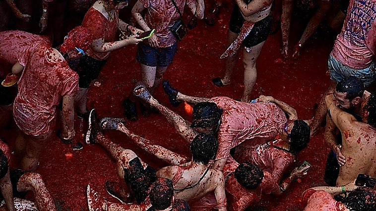 Atendidas cuatro personas por gas pimienta en la Tomatina de Buñol, Valencia