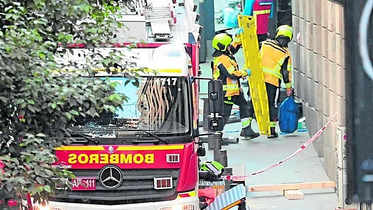 Muere uno de los operarios atrapados en un edificio derrumbado en Huesca