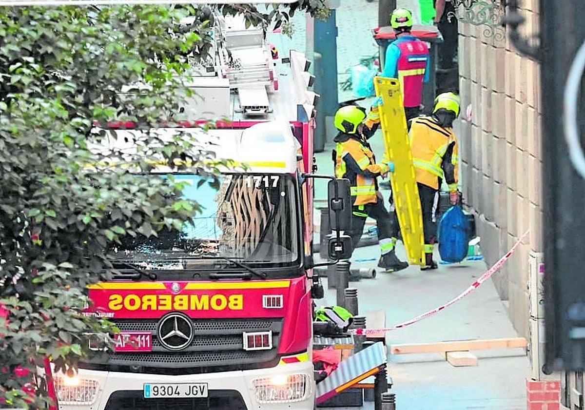 Muere uno de los operarios atrapados en un edificio derrumbado en Huesca