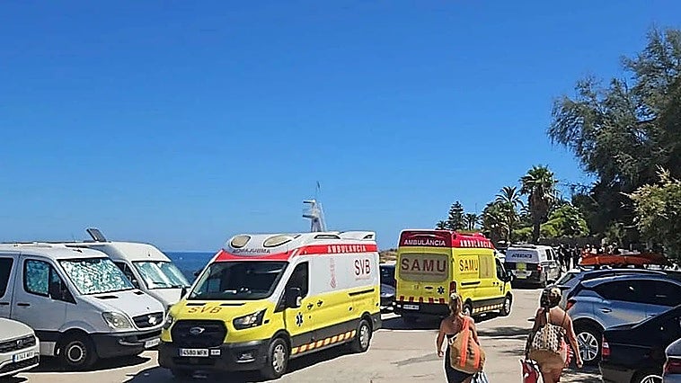 Un bañista de 70 años muere en Dénia tras saltar al mar desde un trampolín