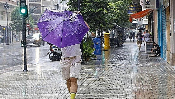 Aemet amplía el aviso naranja este jueves por chubascos, posible granizo y tormentas localmente fuertes en la Comunitat Valenciana