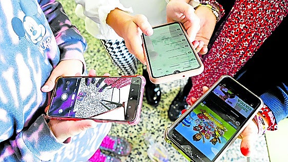 La nueva ley del niño europea propone prohibir el acceso a las redes sociales a los menores de 13 años