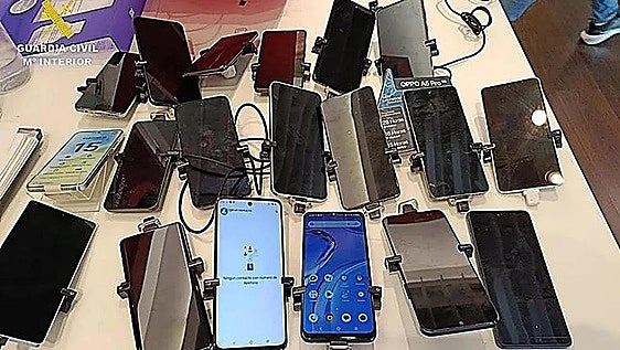 Detenidas tres personas por robar móviles por valor de 29.000 euros en tiendas de Sevilla y Córdoba