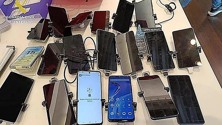 Detenidas tres personas por robar móviles por valor de 29.000 euros en tiendas de Sevilla y Córdoba