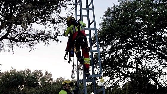 Una menor se electrocuta al subir a una torreta eléctrica para publicar contenido a las redes sociales