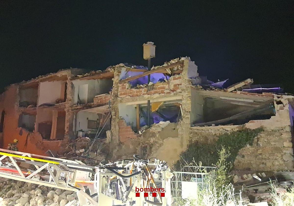 Estado del hotel de Peralada, Vilanova de la Muga, tras la explosión.
