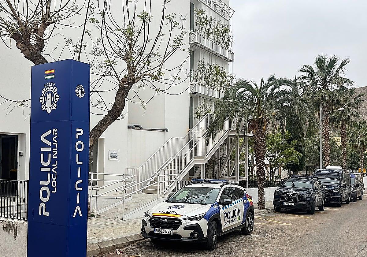 Liberan a cuatro niños que vivían hacinados en una vivienda de Níjar y detienen a su tutora legal