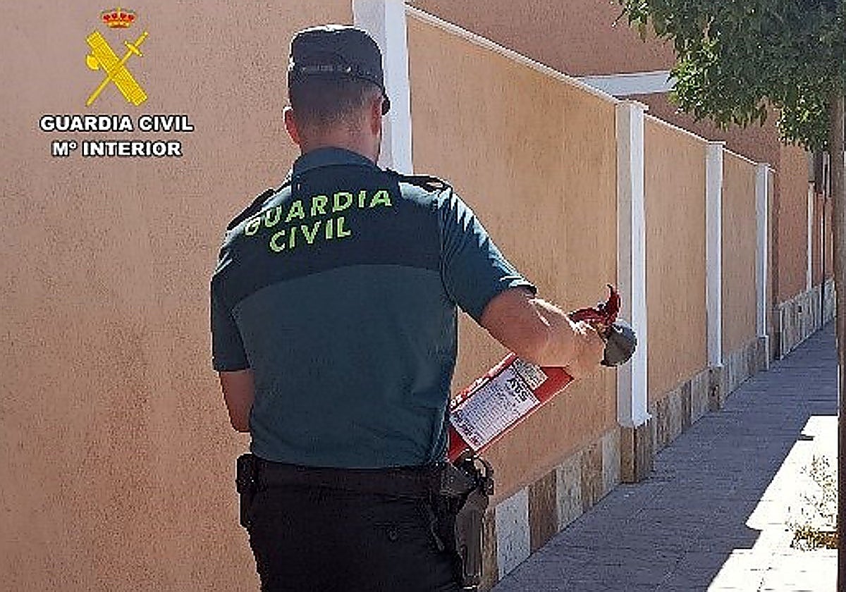 Foto de archivo de un agente de la Guardia Civil.