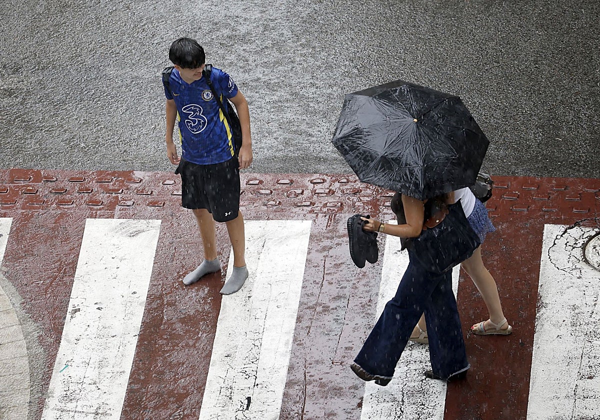Once comunidades, pendientes hoy de avisos por lluvias torrenciales y tormentas