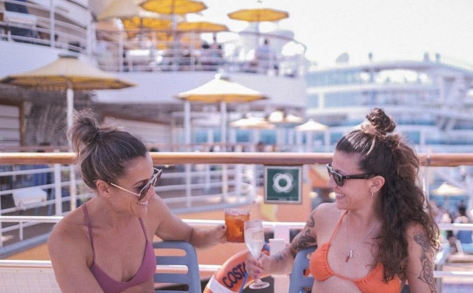El equipo de Reynas Torremolinos organiza viajes, especialmente en cruceros, y fiestas como el Pipazo Party. Reynas Torremolinos