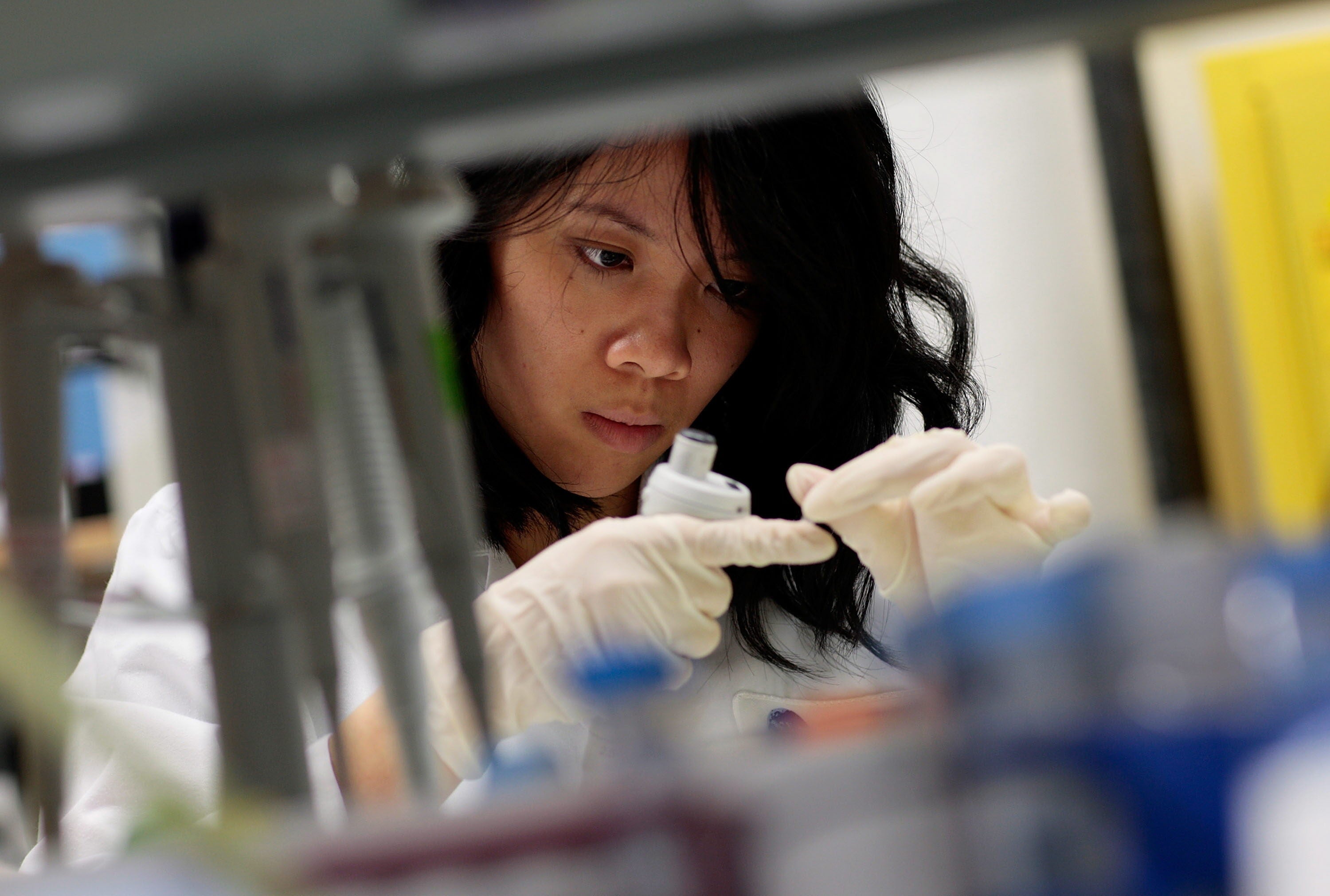 Extracción de ADN en un laboratorío de vacunascontra el SIDA, en Nueva York (AFP).
