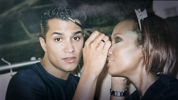 Jay Manuel, maquillador y juez de 18 de los ciclos de este reality. Netflix