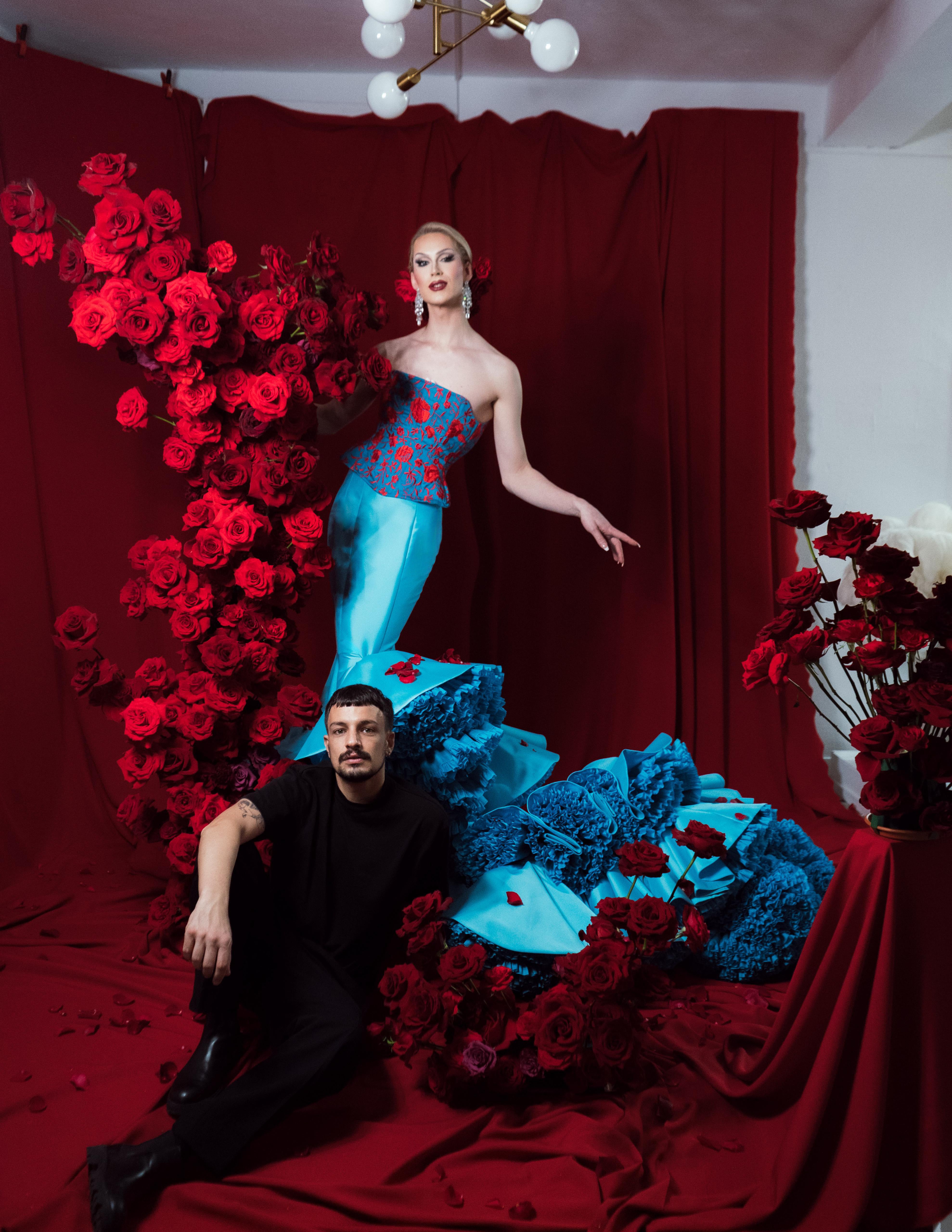 Pedro Béjar, diseñador: «No me molesta que un hombre lleve un vestido mío; la cultura flamenca abraza mucho el travestismo»