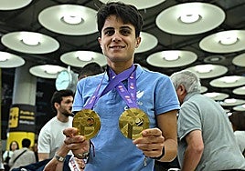 María Pérez celebra sus dos medallas de oro del último Mundial.