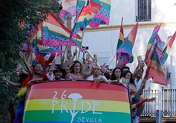 María Peláe, Falete, Laura Gallego, Manolo Rosado y Jedet abanderan la «igualdad y libertad de sevillanas maneras» en el Pregón del Orgullo de Sevilla