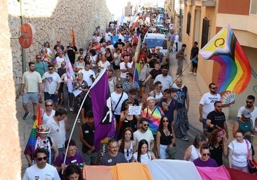 Participantes en la manifestación del Orgullo, que recorrió las calles de Totana este domingo.