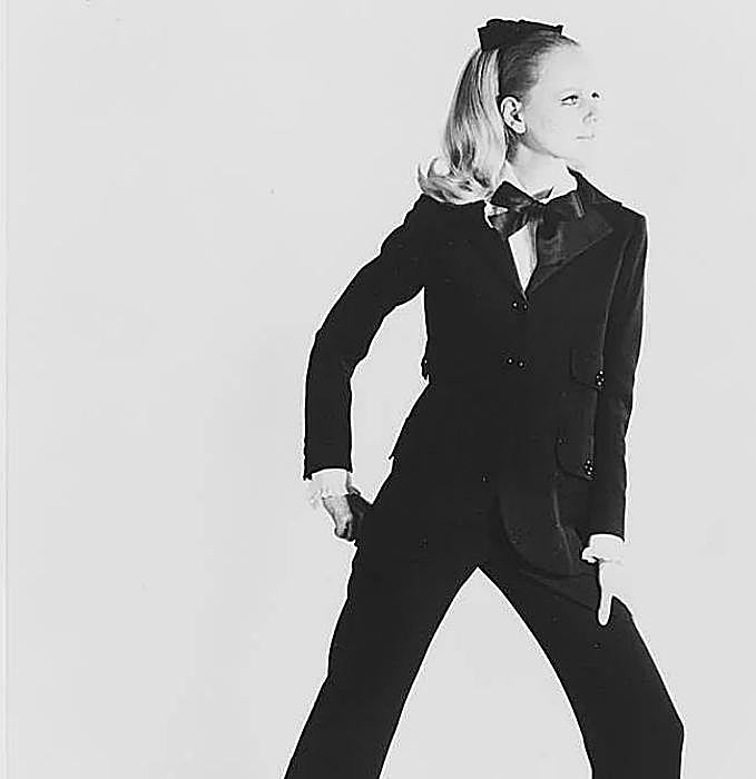 El primer diseño del Le Smoking original de Yves Saint Laurent en 1966.