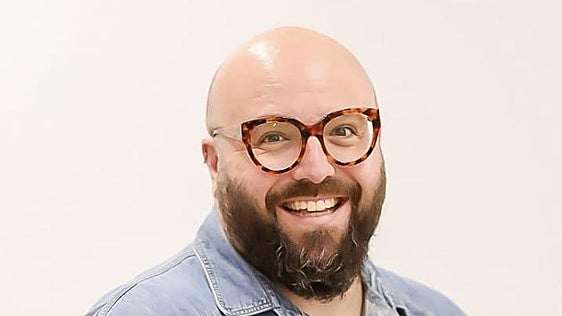Juan Naranjo, reconocido por el Ministerio de Asuntos Exteriores de Italia por su traducción de 'Por mil blusas al día'