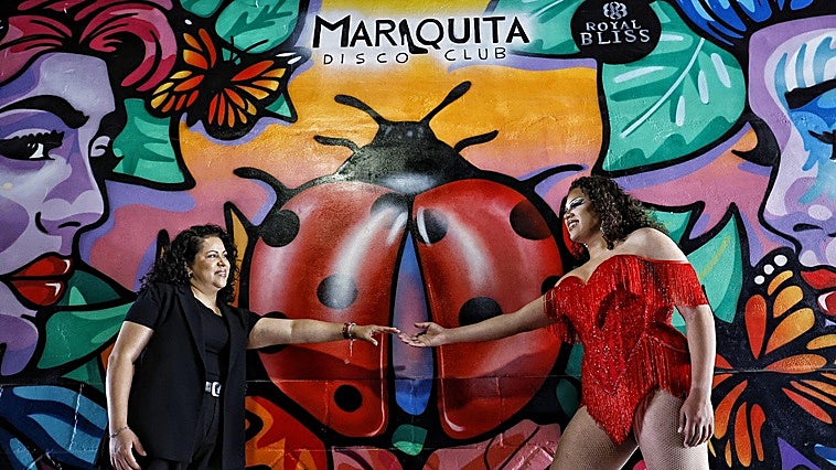 La madre y la travesti: «Nadie como mi madre me sabe poner un corsé. ¿Los hombres? Que me lo quiten»