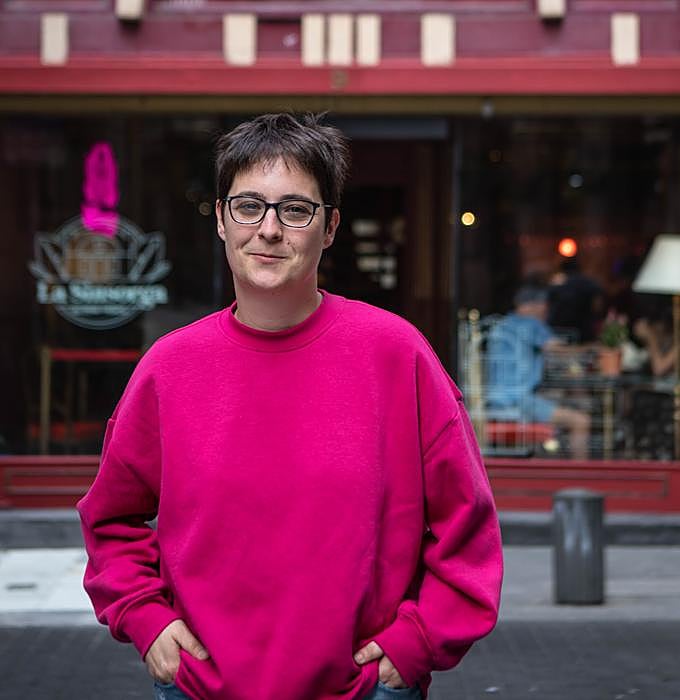 Andrea Momoitio, autora de 'Farsante. Una historia queer en la Falange'.